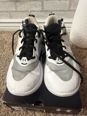 Under Armour women size 8